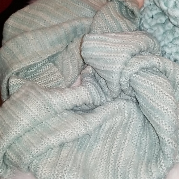 OCTOBER LOVE Bundle of "Mint Colored" Beanie-Scarf - Picture 11 of 13